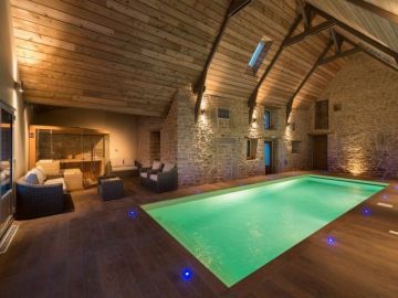 Vous rêvez d'une piscine intérieure ? 🤔 Pensez extension de maison sur-mesure ! 🏠

Infos & contact ➡️ www.bgtravaux.fr/extension-maison.php