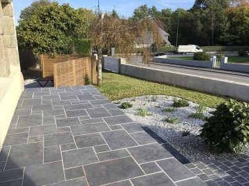 Les rayons du soleil pointent bien le bout de leur nez et les fleurs commencent à pousser... Il serait temps de penser à votre extérieur ! ?