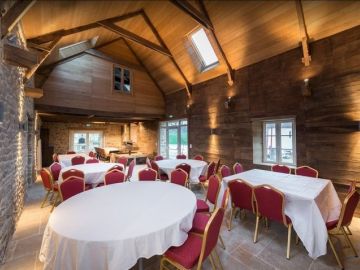 On ne peut peut-être pas faire la fête, mais si vous souhaitez réaménager ou refaire une salle des fêtes, c'est le moment parfait ! ??

Vous souhaitez être...